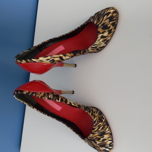 Betsey Johnson Heels, size 7.5, Animal Print and Red - Picture 7 of 7